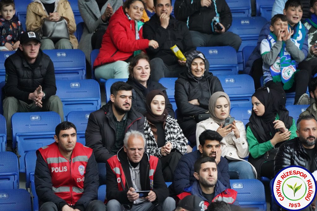 Torunuyla, çocuğuyla maça gelen madalyayı hak etmiyor mu sizce de?