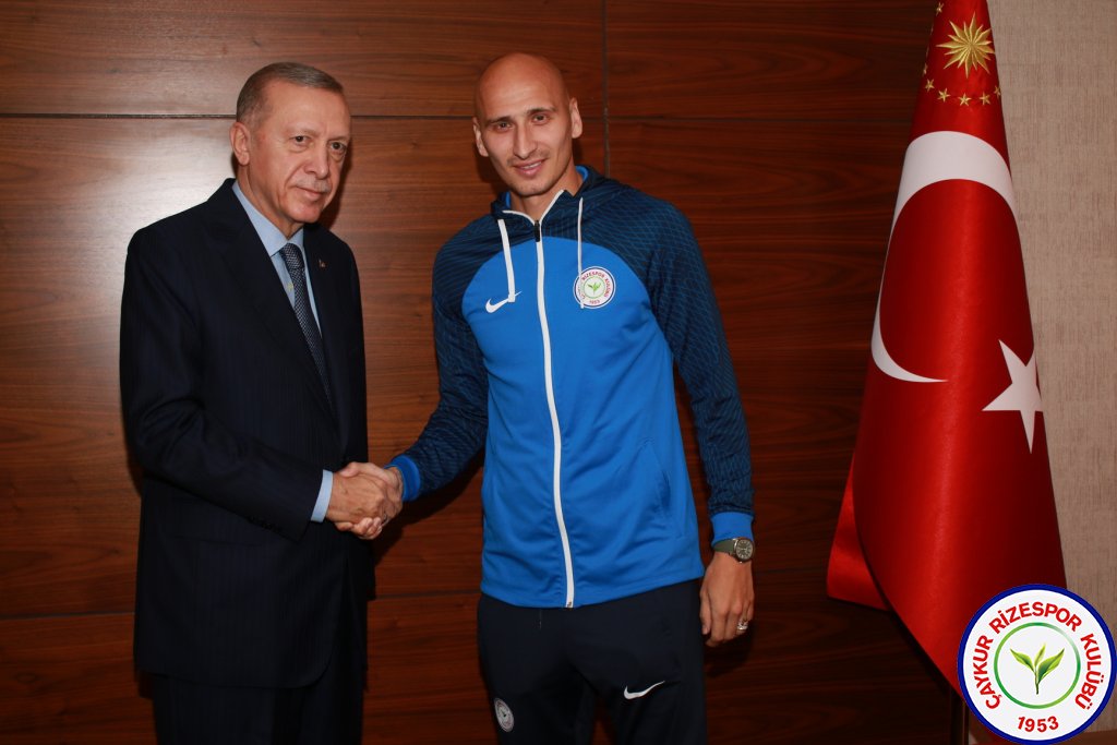 Cumhurbaşkanımız Recep Tayyip Erdoğan, Çaykur Rizespor Kulübü'nü kabul etti.