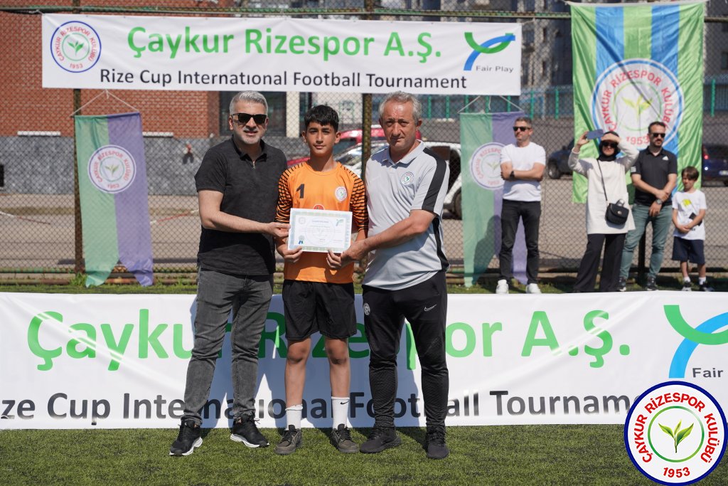 ÇAYKUR RİZESPOR ESİLA TÜFEKÇİ FUTBOL OKULLARI TURNUVASI