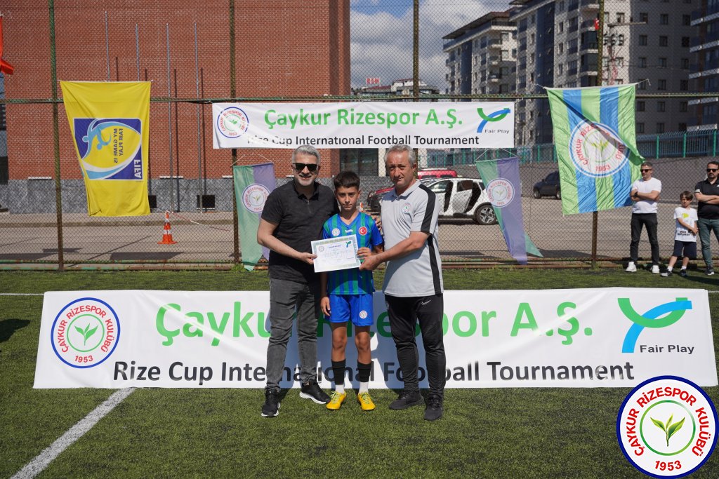 ÇAYKUR RİZESPOR ESİLA TÜFEKÇİ FUTBOL OKULLARI TURNUVASI