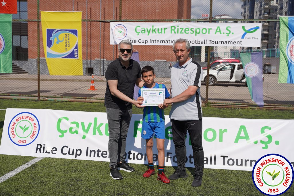 ÇAYKUR RİZESPOR ESİLA TÜFEKÇİ FUTBOL OKULLARI TURNUVASI