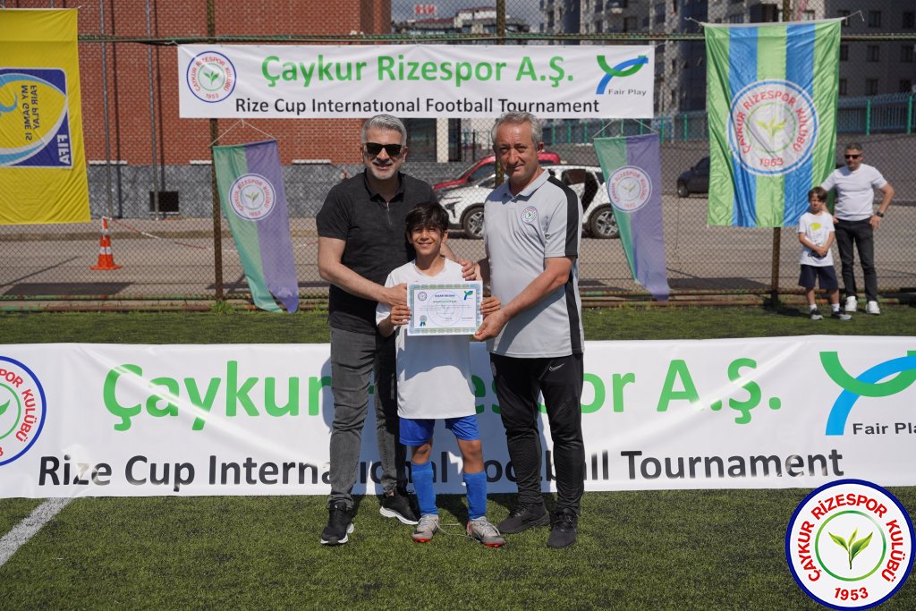 ÇAYKUR RİZESPOR ESİLA TÜFEKÇİ FUTBOL OKULLARI TURNUVASI