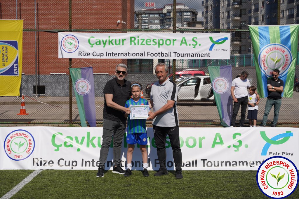 ÇAYKUR RİZESPOR ESİLA TÜFEKÇİ FUTBOL OKULLARI TURNUVASI