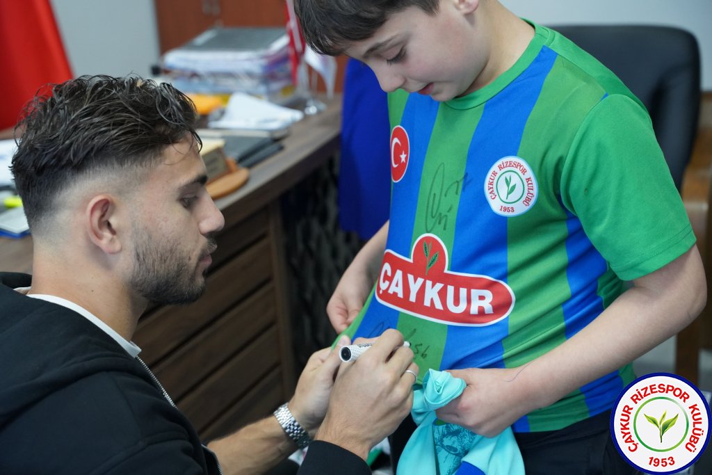 Oyuncularımız Boğaz Ortaokulu öğrencileriyle imza gününde bir araya geldi