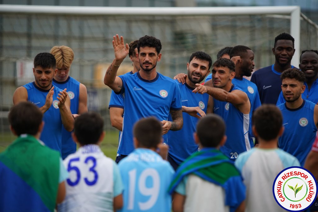 1918 Rizespor Futbol Kulübü U9 takımı antrenmanı ziyaret etti