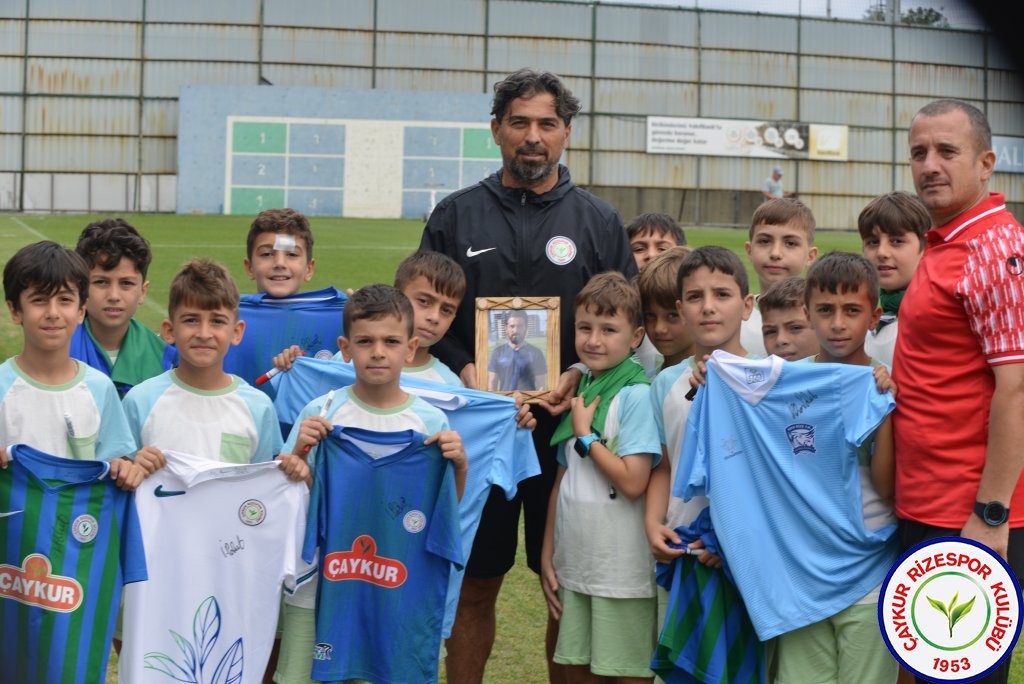 1918 Rizespor Futbol Kulübü U9 takımı antrenmanı ziyaret etti