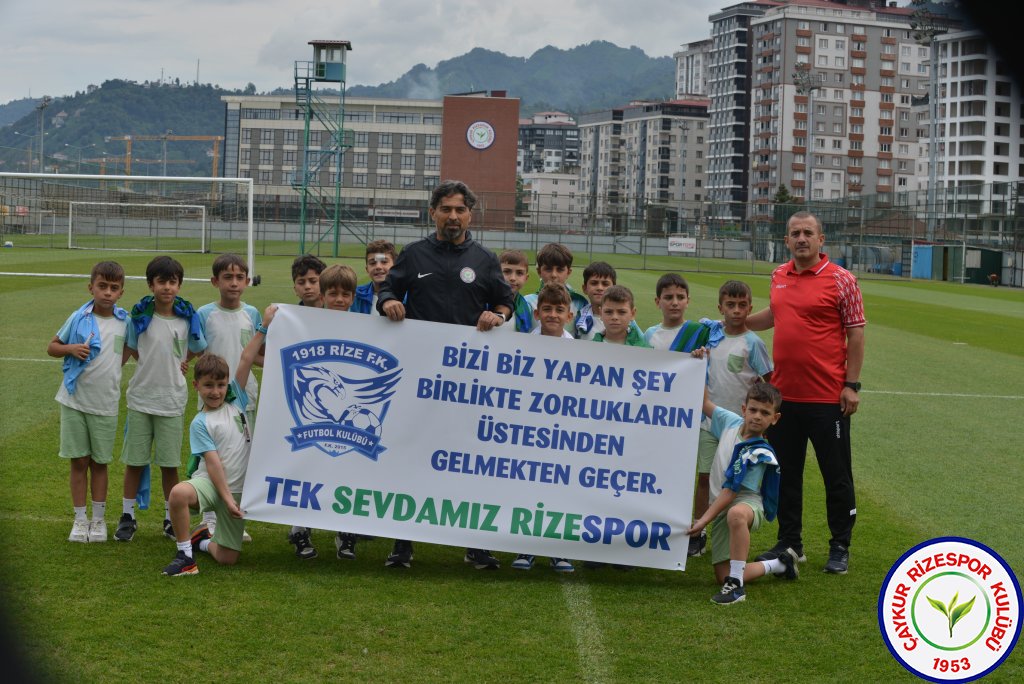 1918 Rizespor Futbol Kulübü U9 takımı antrenmanı ziyaret etti