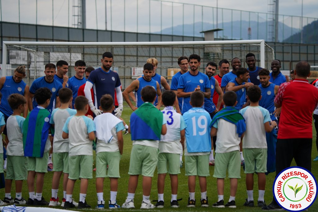 1918 Rizespor Futbol Kulübü U9 takımı antrenmanı ziyaret etti