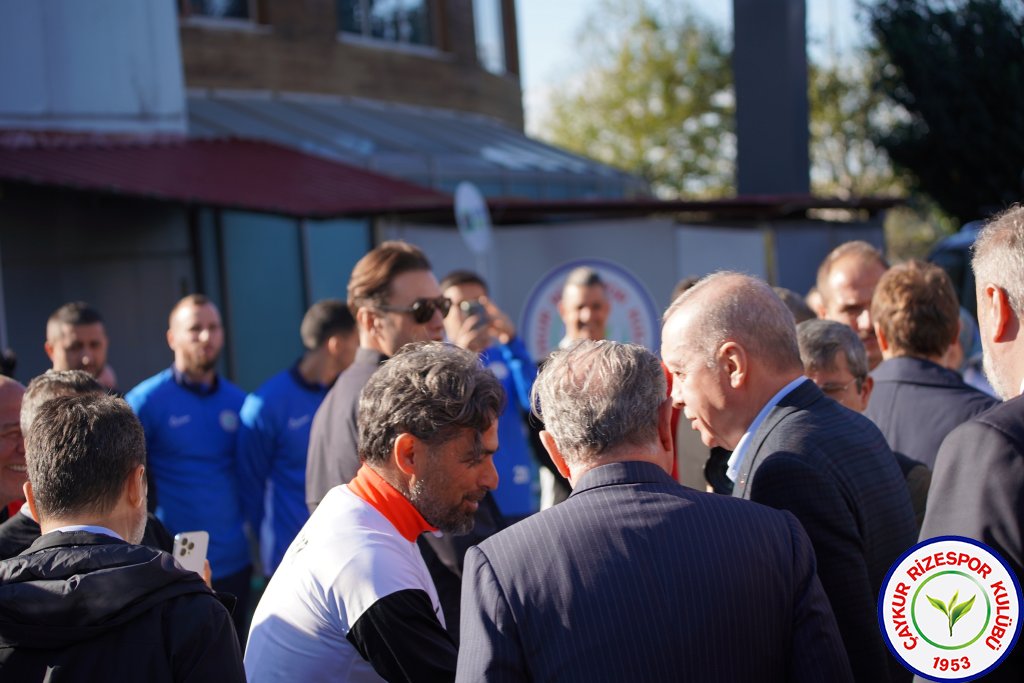 Recep Tayyip Erdoğan, Çaykur Rizespor'u ziyaret etti.