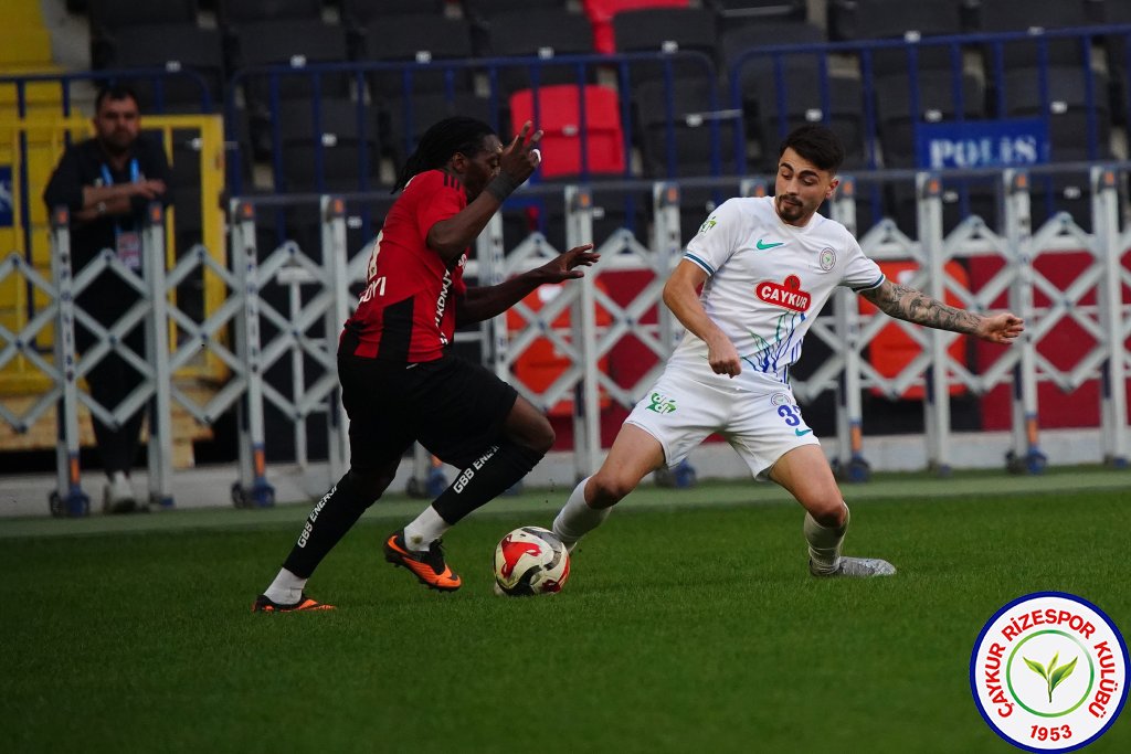 GAZİANTEP FUTBOL KULÜBÜ A.Ş.	2 - 2	ÇAYKUR RİZESPOR A.Ş.