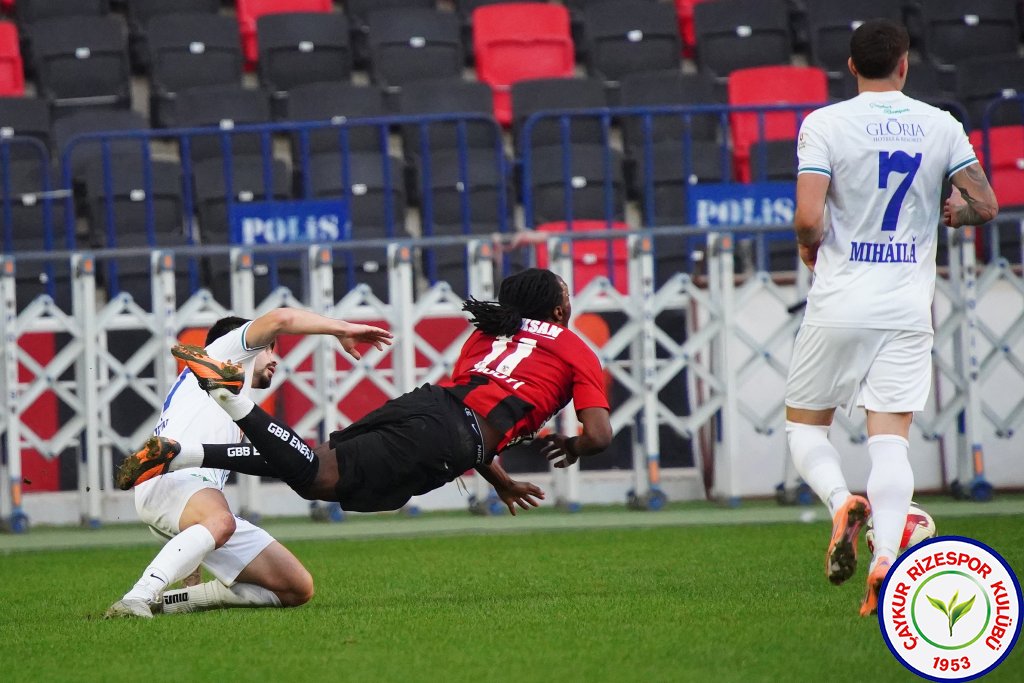 GAZİANTEP FUTBOL KULÜBÜ A.Ş.	2 - 2	ÇAYKUR RİZESPOR A.Ş.