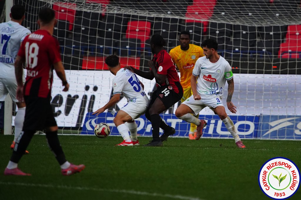 GAZİANTEP FUTBOL KULÜBÜ A.Ş.	2 - 2	ÇAYKUR RİZESPOR A.Ş.
