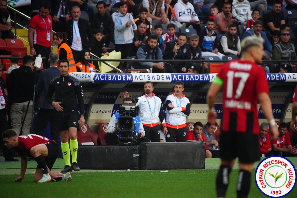 GAZİANTEP FUTBOL KULÜBÜ A.Ş.	2 - 2	ÇAYKUR RİZESPOR A.Ş.