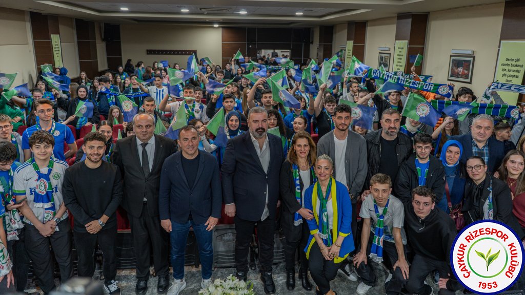 Kulüp Başkanımız İbrahim Turgut, Teknik Direktörümüz Recep Uçar ve futbolcularımız Samet Akaydın ile Mithat Pala, Ali Metin Kazancı Rize Lisesi’nde öğrencilerle bir araya geldi.