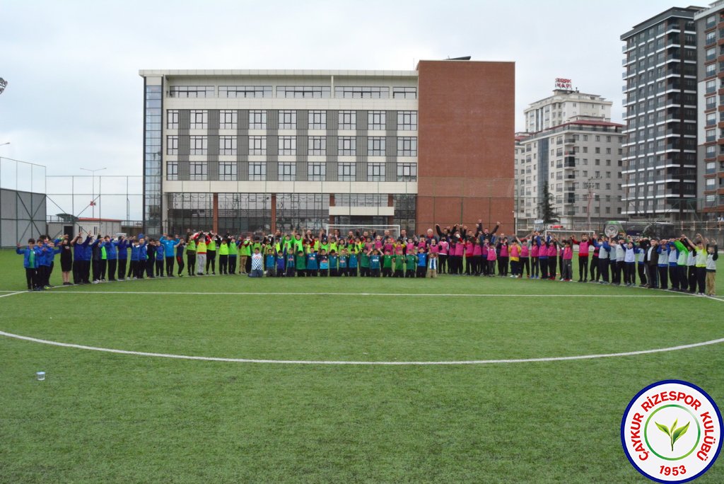 Çaykur Rizespor Minik Kalpler Okul-Kulüp Projesi Reşadiye Zihniderin Ortaokulunu Ağırlıyor