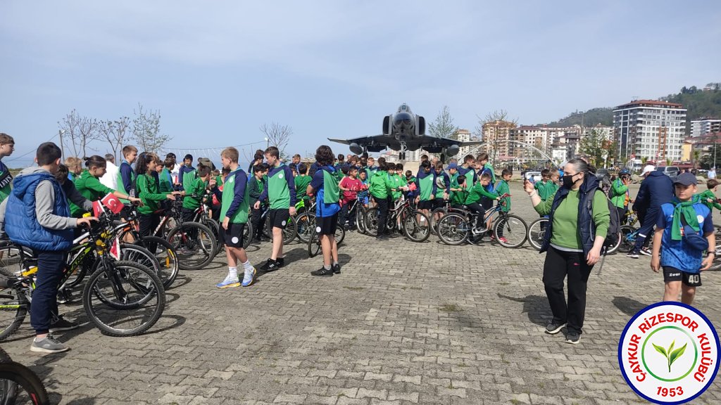 Rizespor Akademi 23 Nisan Bisiklet Turu büyük bir coşkuyla yapıldı.