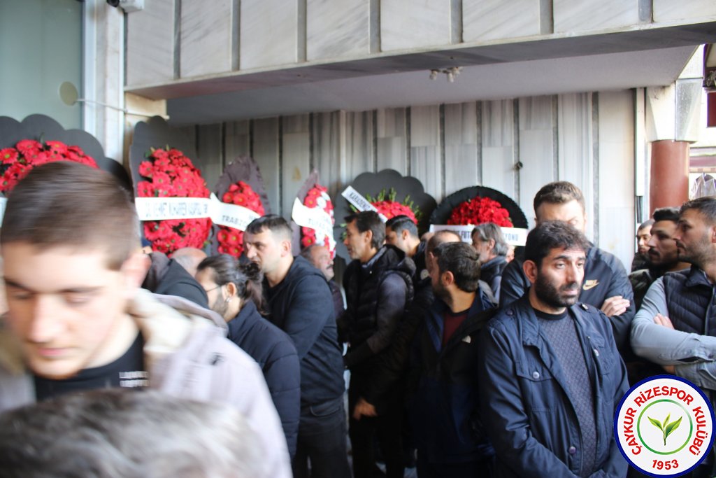 Minik yavrumuz Yiğit Demirel’in cenaze töreninde binlerce insan tek yürek oldu