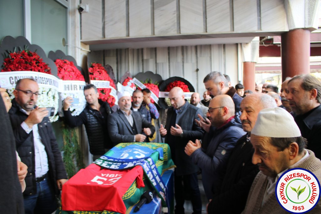 Minik yavrumuz Yiğit Demirel’in cenaze töreninde binlerce insan tek yürek oldu