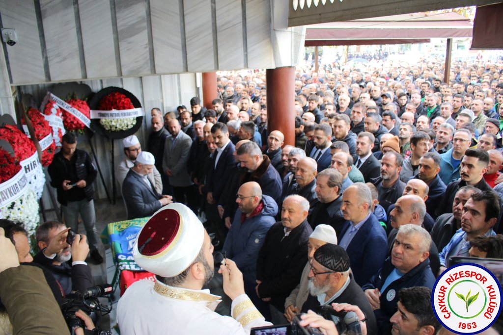 Minik yavrumuz Yiğit Demirel’in cenaze töreninde binlerce insan tek yürek oldu