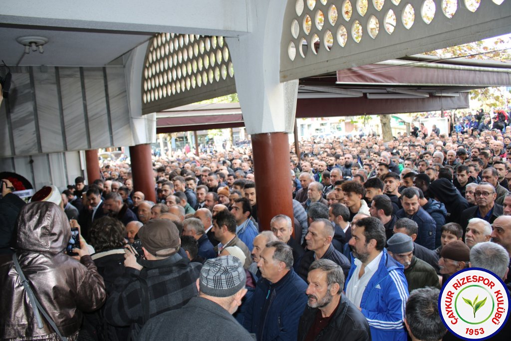 Minik yavrumuz Yiğit Demirel’in cenaze töreninde binlerce insan tek yürek oldu