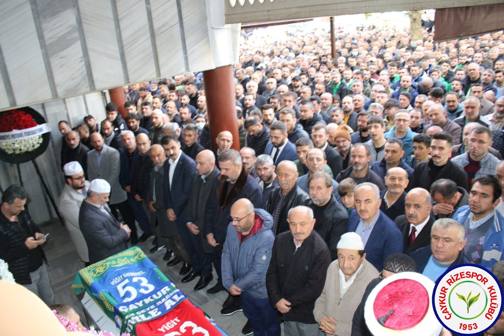 Minik yavrumuz Yiğit Demirel’in cenaze töreninde binlerce insan tek yürek oldu