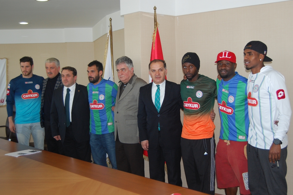 Yeni transferler için basın tanıtım toplantısı Rize'de yapıldı