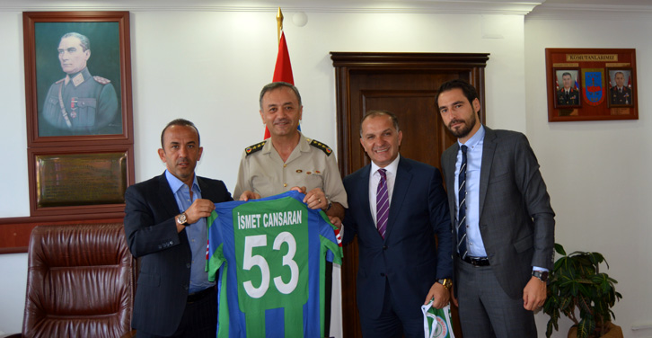 Teknik Direktörümüz Mehmet ÖZDİLEK Rize İl Jandarma Komutanını Ziyaret Etti