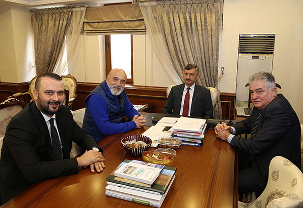 Rize Valisi Erdoğan Bektaş Çaykur Rizespor'a başarılar diledi.