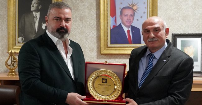 Rize Ziraat Mühendisleri OdasındanBaşkanımız İbrahim Tugut’a teşekkür plaketi.